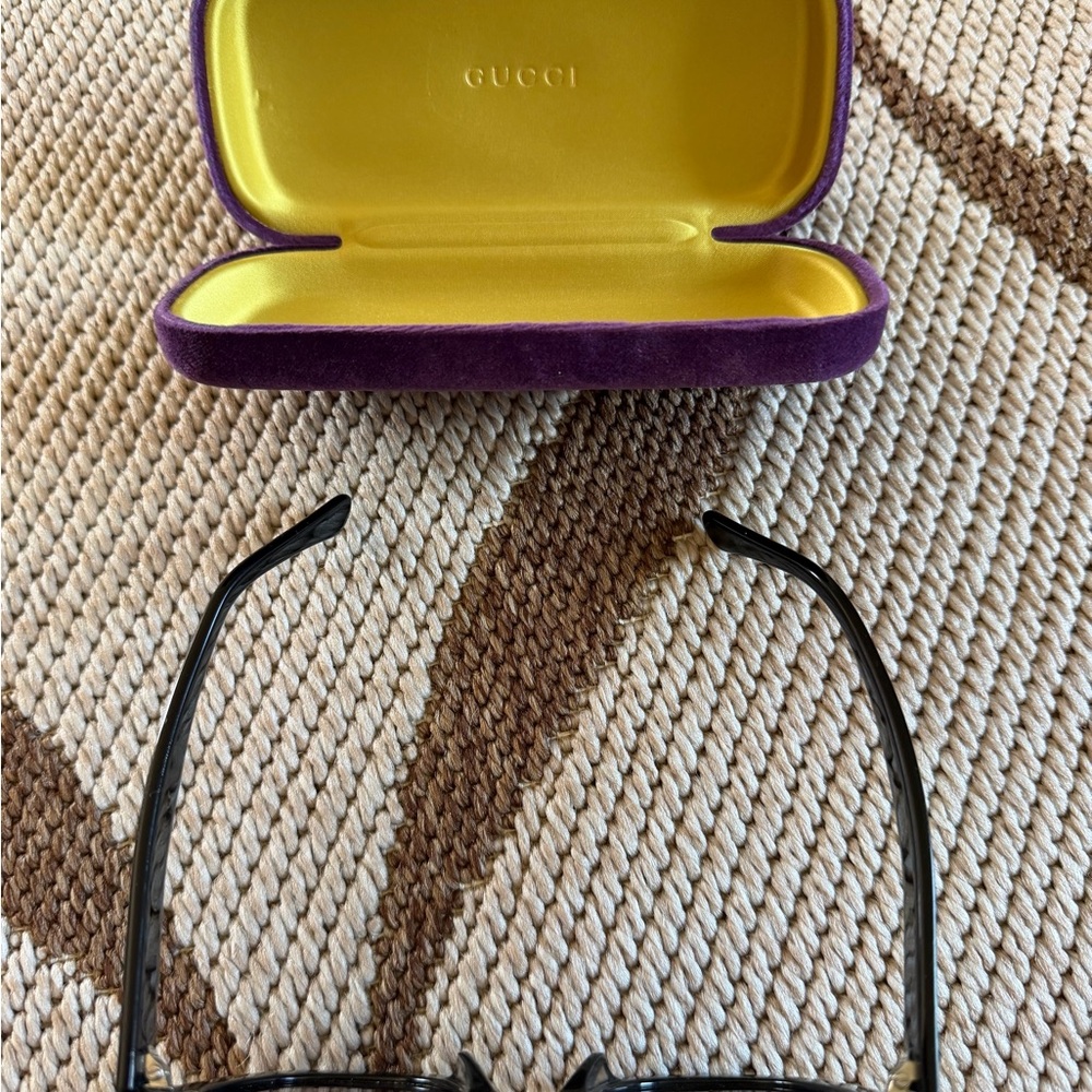 Gucci Black  Sunglasses with Bee Detail - Picture 2 of 15